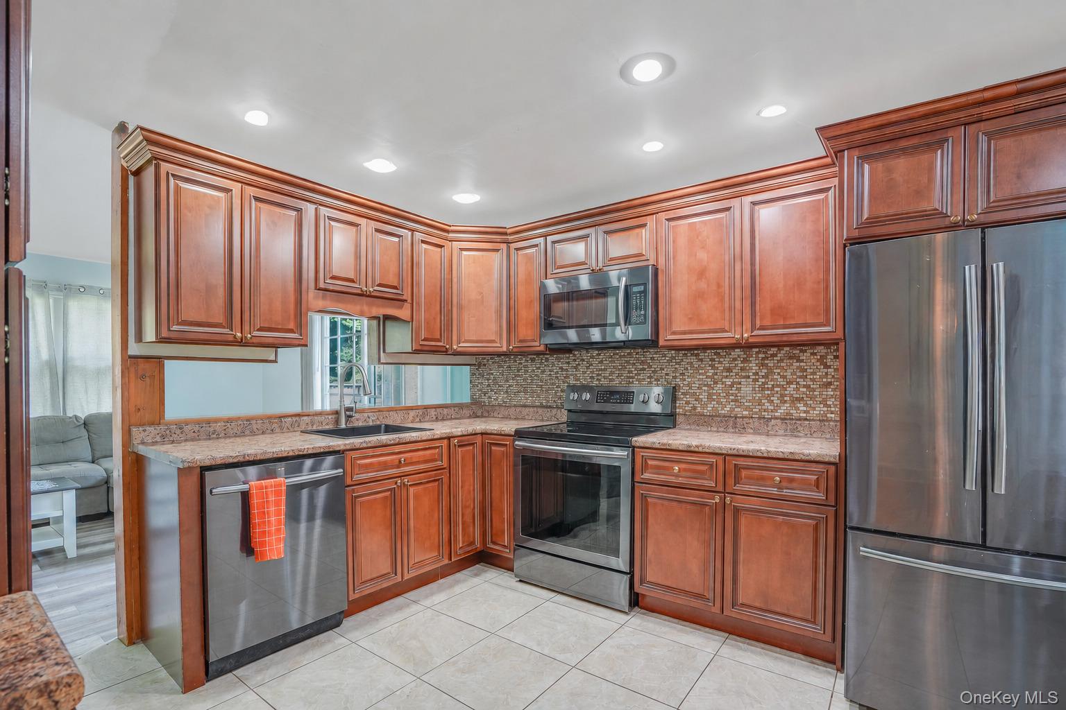 8 Hampton Road Poughkeepsie, NY 12603 - Photo 9 of 39 Gallery Image 9