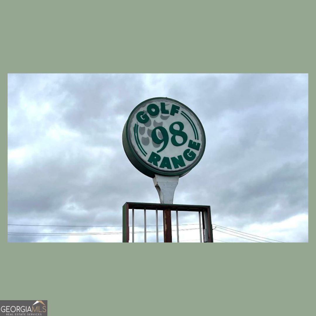 0 H D H D R Drive Commerce, GA 30529 - Photo 11 of 28 a view of staircase