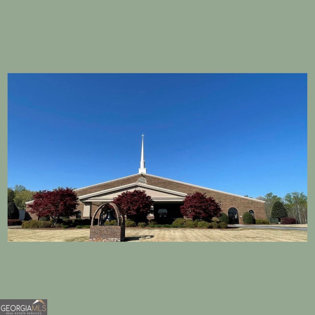 0 H D H D R Drive Commerce, GA 30529 - Photo 8 of 28 a front view of a house with a yard