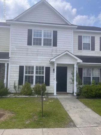 $1,150 | 704 Streamwood Drive, Jacksonville, NC 28546