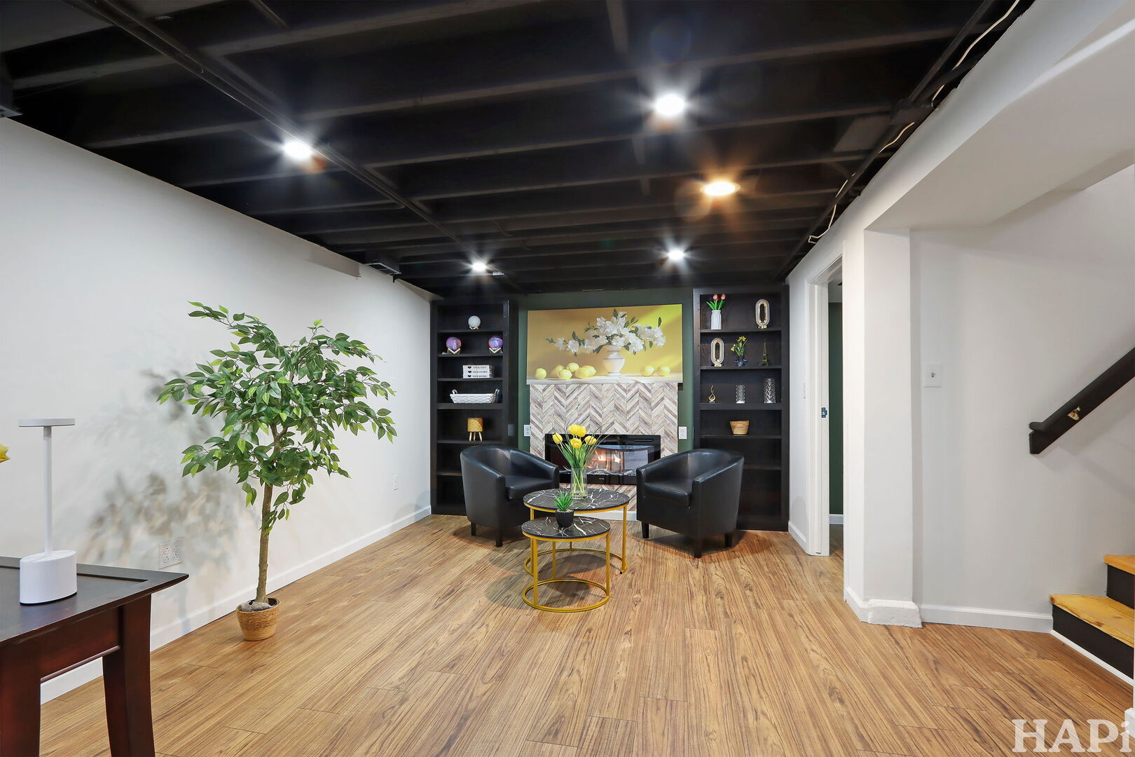 2440 West Cheyenne Road Waukegan, IL 60087 - Photo 13 of 26 a living room with furniture and a potted plant