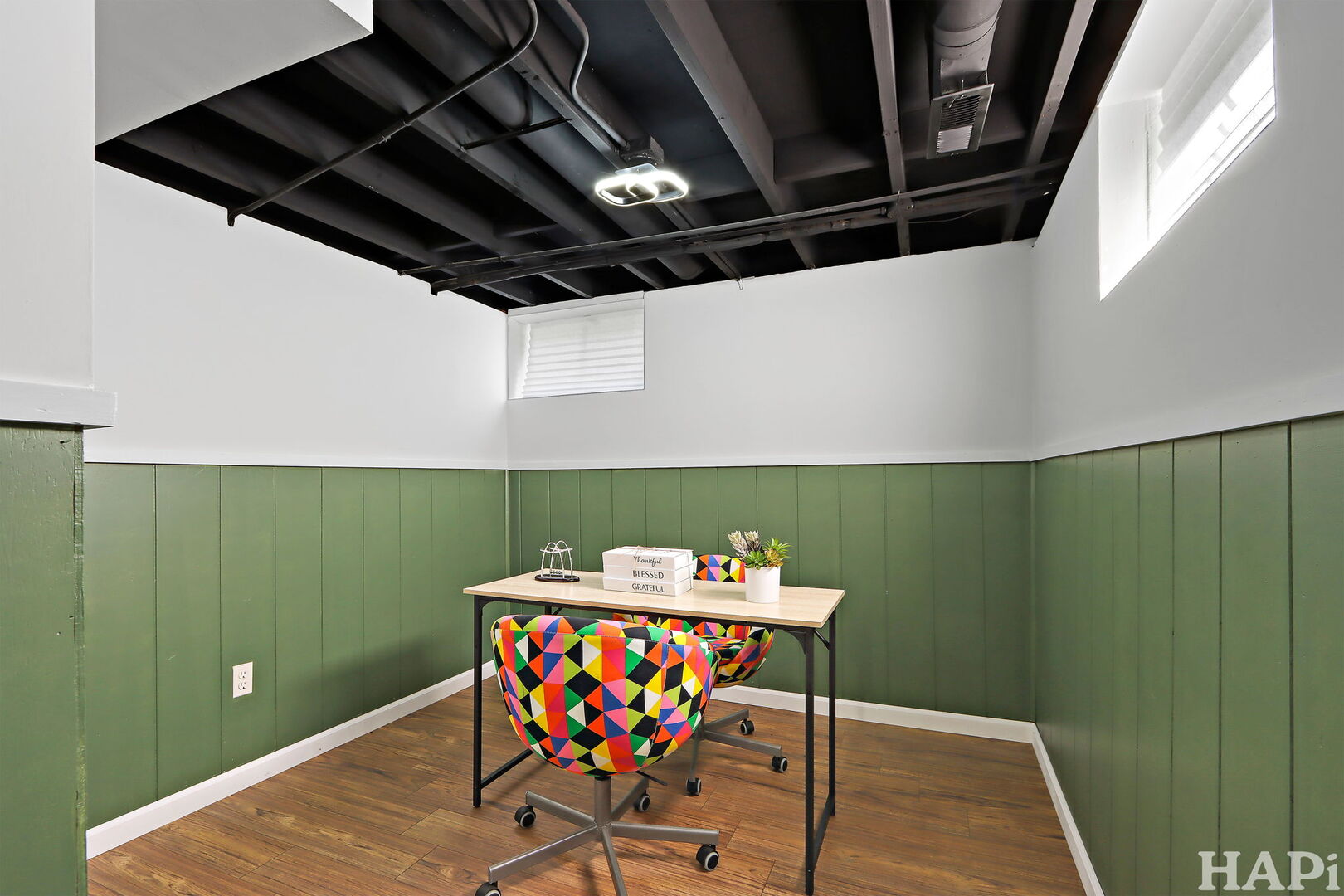 2440 West Cheyenne Road Waukegan, IL 60087 - Photo 15 of 26 a room with furniture and a potted plant