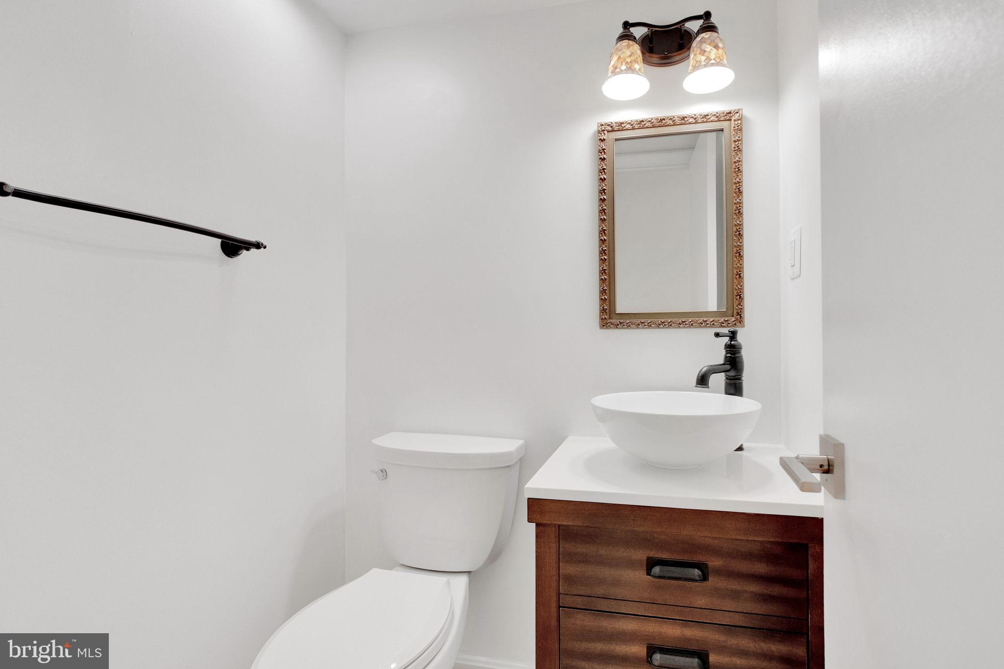 6002 Mardale Lane Burke, VA 22015 - Photo 12 of 28 a bathroom with a toilet a sink and mirror