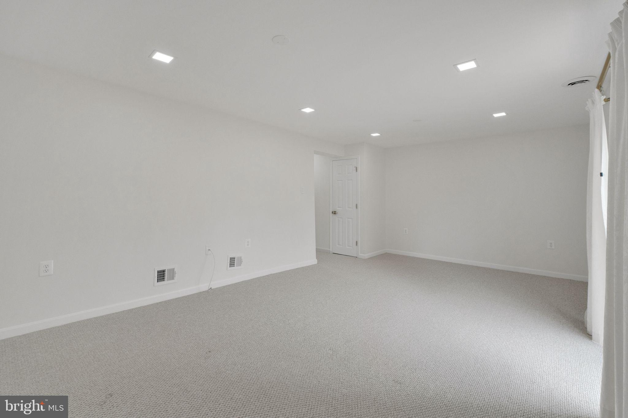 6002 Mardale Lane Burke, VA 22015 - Photo 22 of 28 an empty room with an entryway