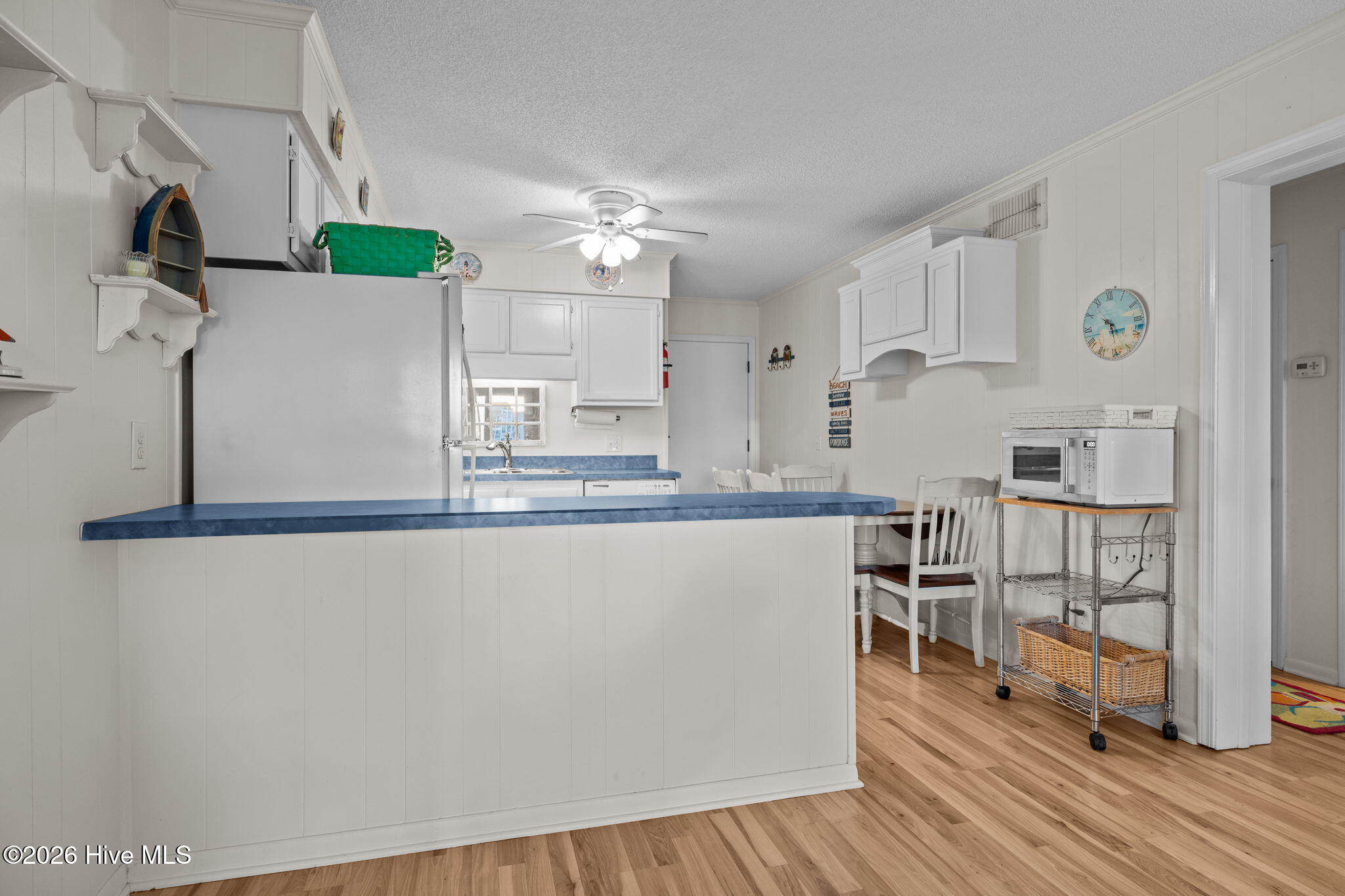 301 Commerce Way, Unit 357 Atlantic Beach, NC 28512 - Photo 8 of 22 Kitchen with Bar Counter