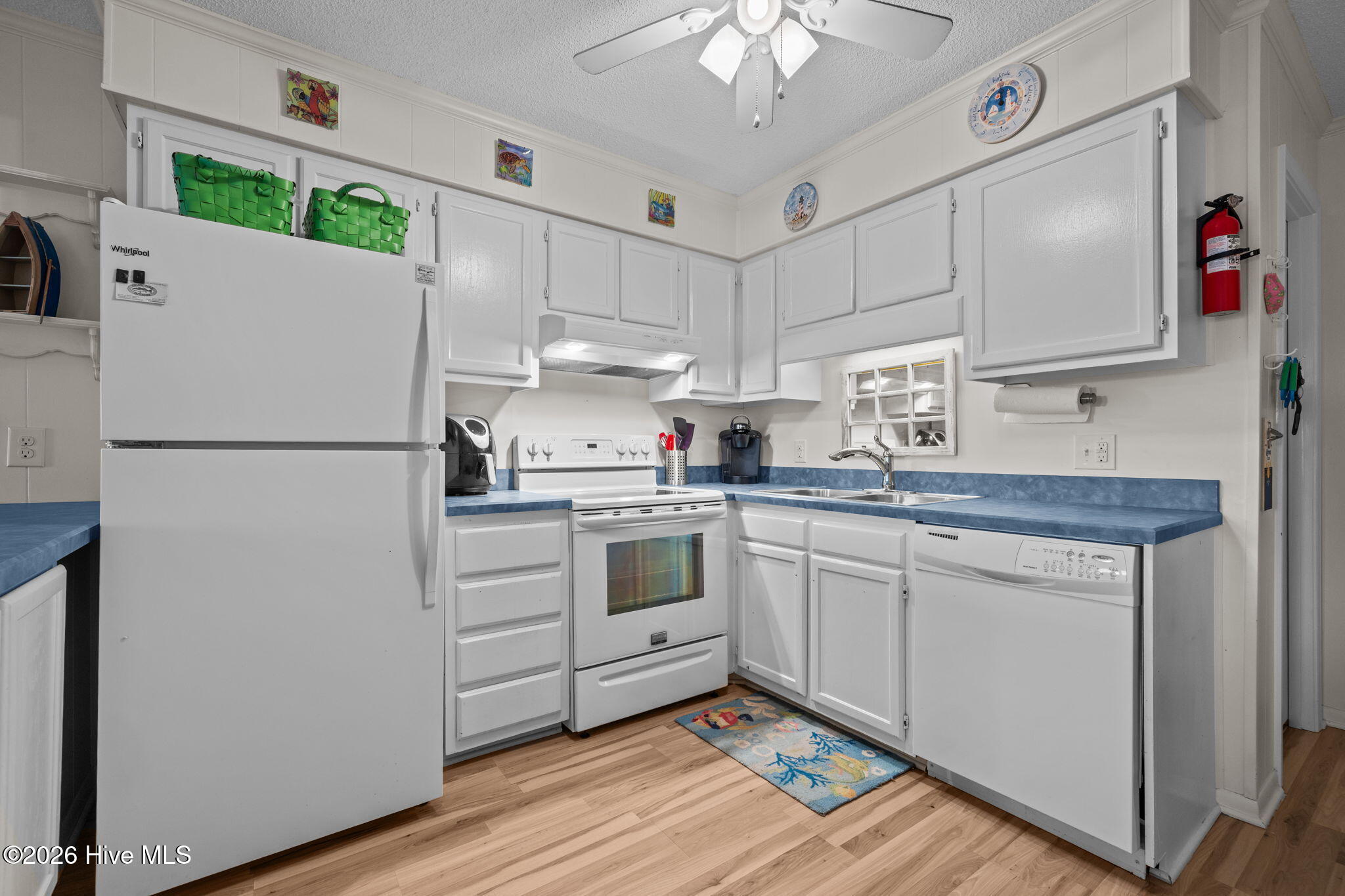 301 Commerce Way, Unit 357 Atlantic Beach, NC 28512 - Photo 9 of 22 Kitchen