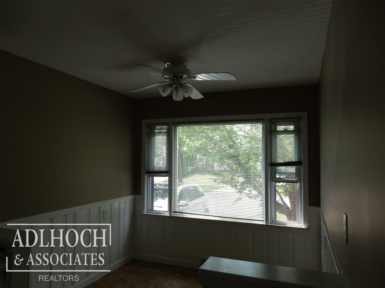 2064 Roslyn Road Grosse Pointe Woods, MI 48236 - Photo 6 of 16
