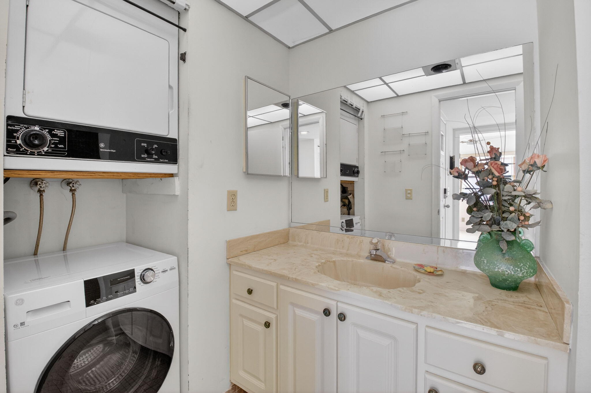 136 Capri B Delray Beach, FL 33484 - Photo 18 of 42 2nd Bathroom