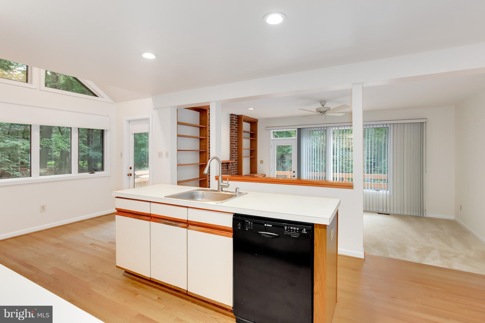 11923 State Rte 4707 Reston, VA 20191 - Photo 11 of 30 Kitchen