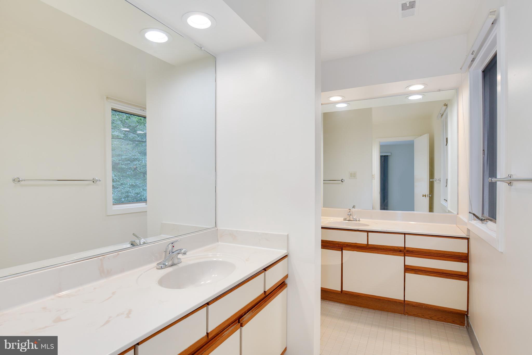 11923 State Rte 4707 Reston, VA 20191 - Photo 16 of 30 Bath (Master)