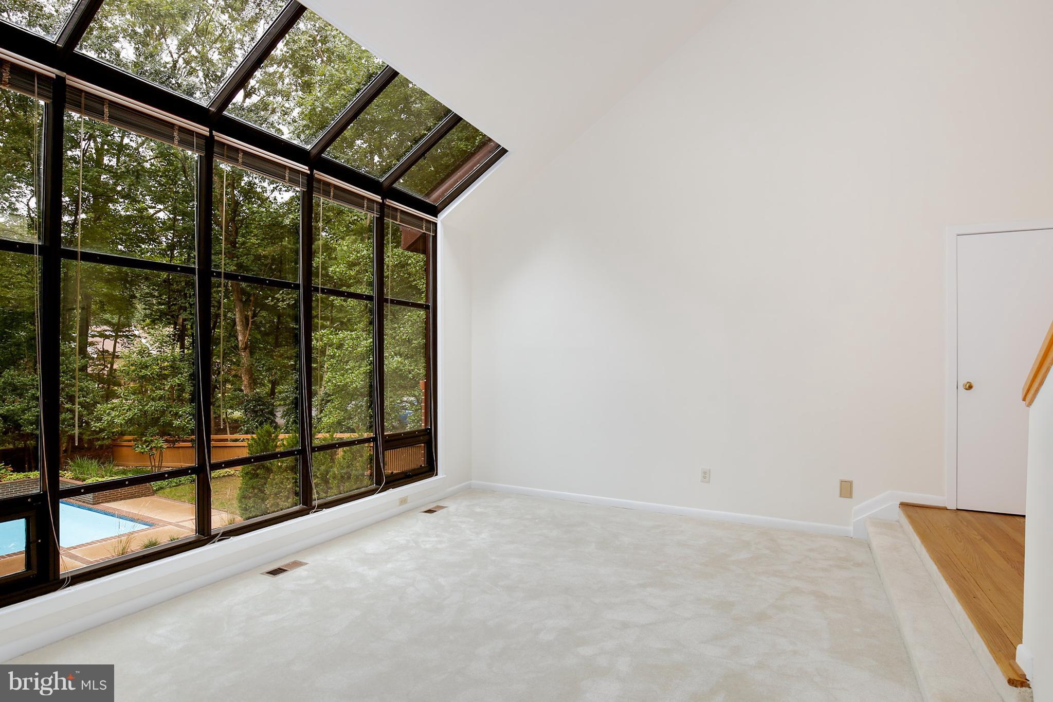 11923 State Rte 4707 Reston, VA 20191 - Photo 4 of 30 Living Room