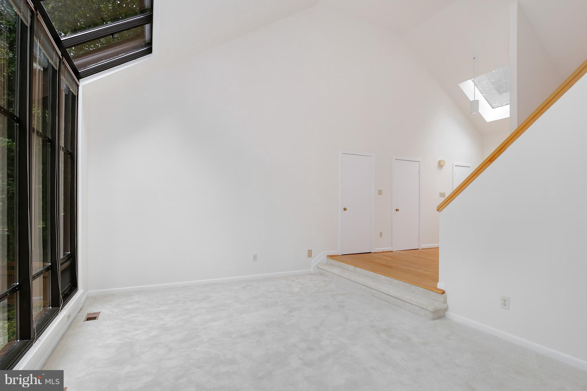11923 State Rte 4707 Reston, VA 20191 - Photo 5 of 30 Living Room