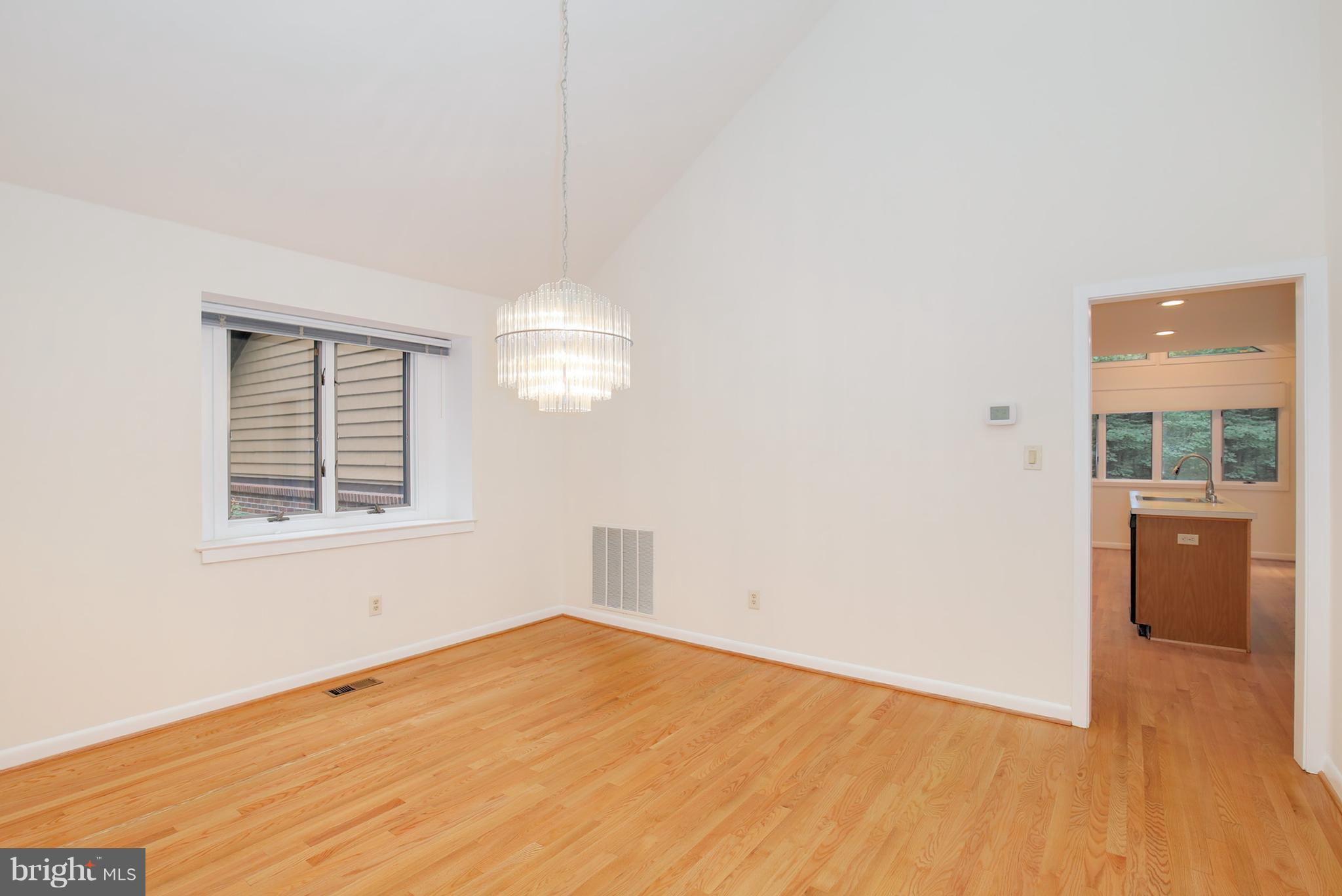 11923 State Rte 4707 Reston, VA 20191 - Photo 7 of 30 Dining Room