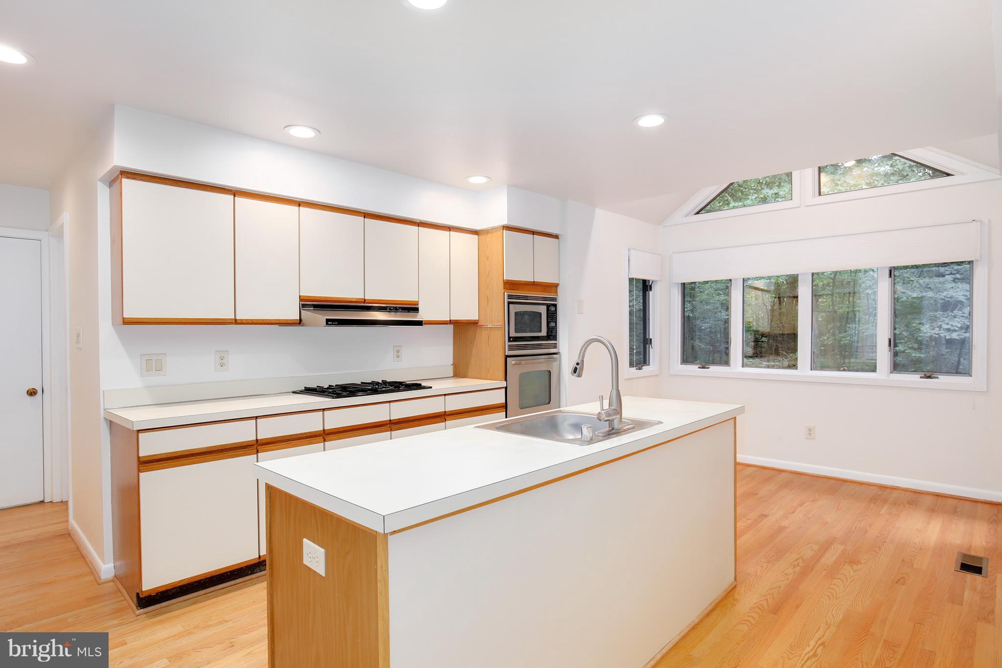 11923 State Rte 4707 Reston, VA 20191 - Photo 8 of 30 Kitchen