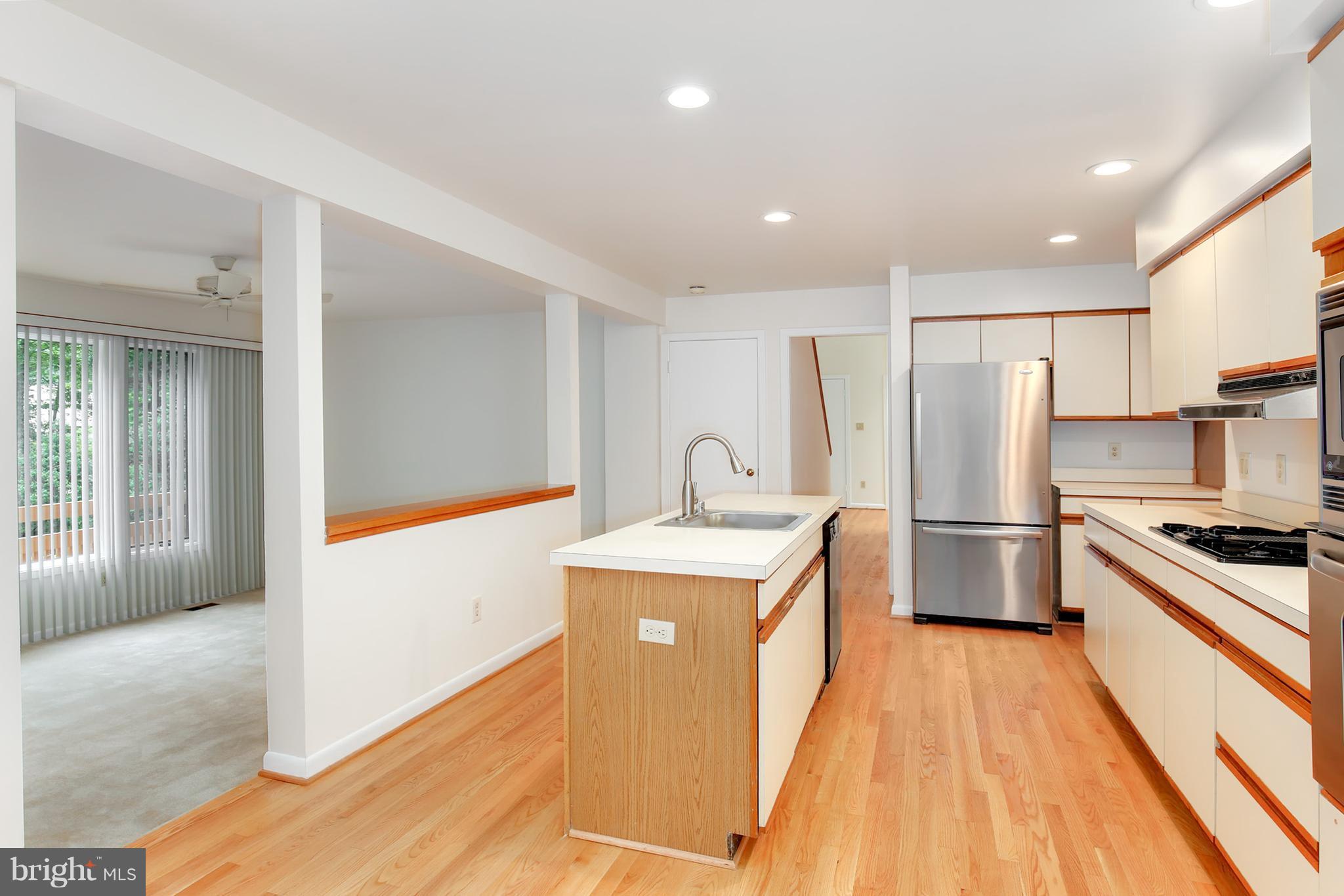11923 State Rte 4707 Reston, VA 20191 - Photo 10 of 30 Kitchen