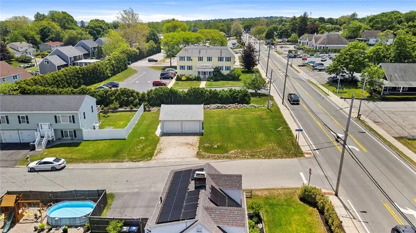 $325,000 | 3055 East Main Road, Portsmouth, RI 02871