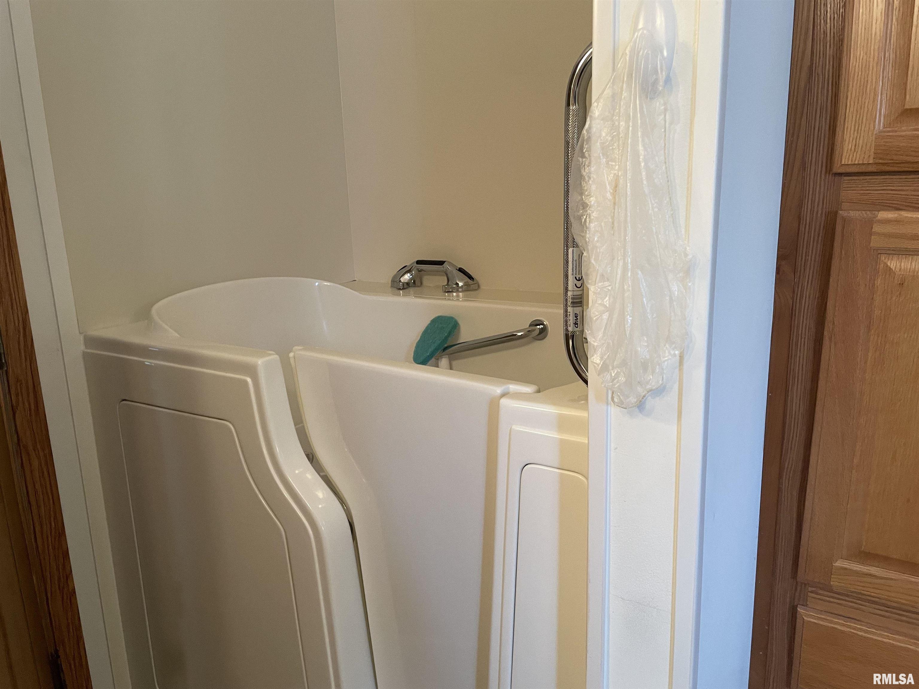 2800 Vía Rosso, Unit 50 Springfield, IL 62703 - Photo 11 of 16