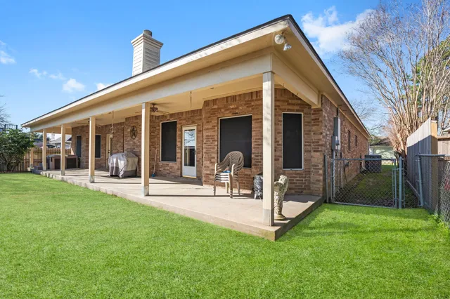 a view of a house with backyard porch and porch