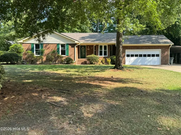 $385,000 | 2005 Horse Shoe Bend, Trent Woods, NC 28562