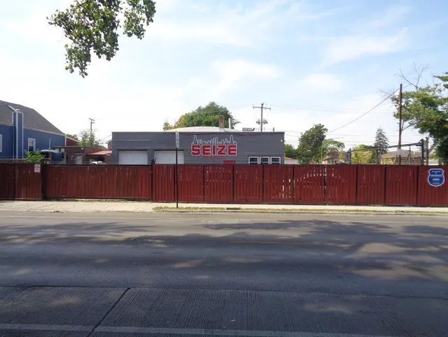 a view of a tennis court