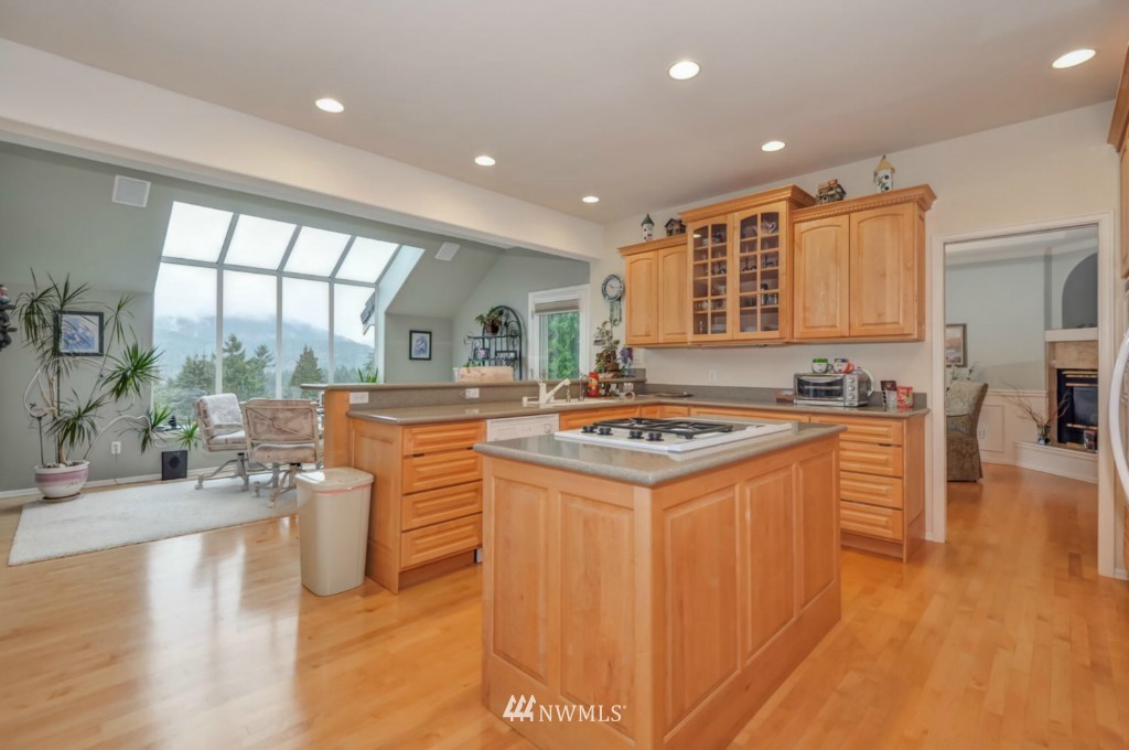 21117 Southeast 155th Place Renton, WA 98059 - Photo 3 of 15 Gallery Image 3