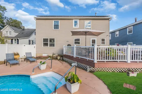 a view of a house with backyard and sitting area