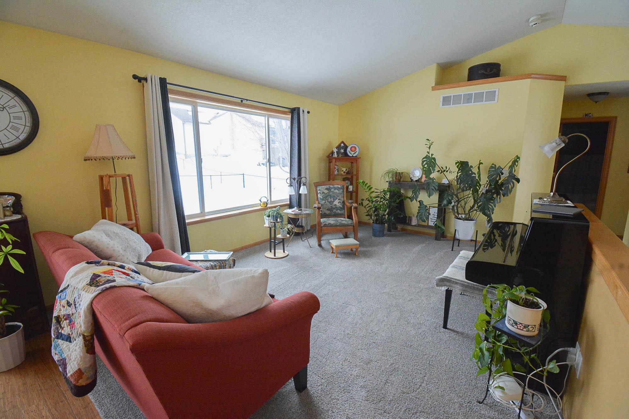 612 4th Street Northeast Byron, MN 55920 - Photo 4 of 28