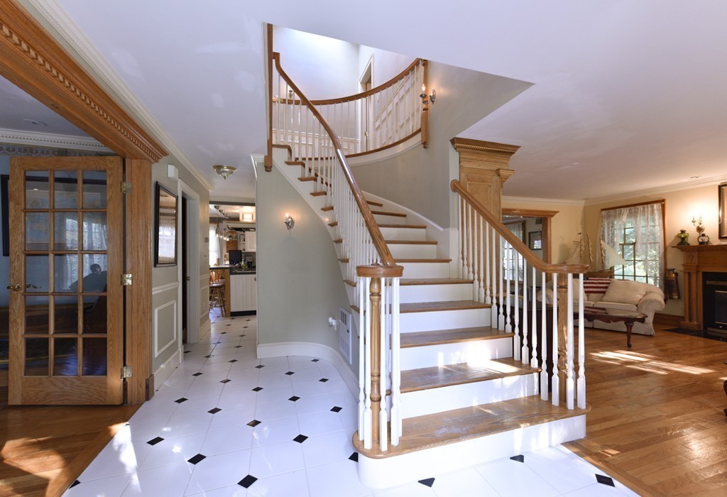 32 Pillings Pond Road Lynnfield, MA 01940 - Photo 10 of 30 Gallery Image 10