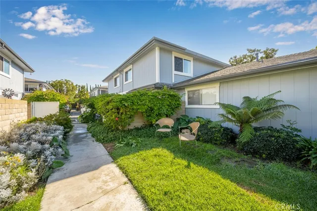 $550,000 | 16393 Del Oro Circle, Unit 123, Huntington Beach, CA 92649