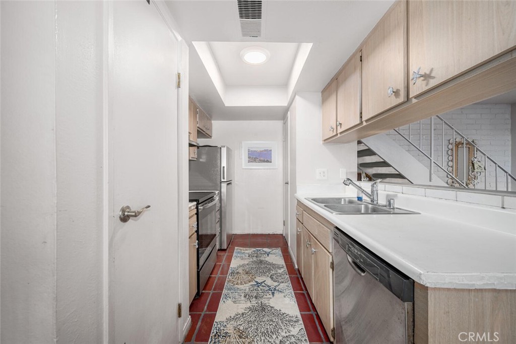 16393 Del Oro Circle, Unit 123 Huntington Beach, CA 92649 - Photo 8 of 24 a bathroom with double vanity and a sink