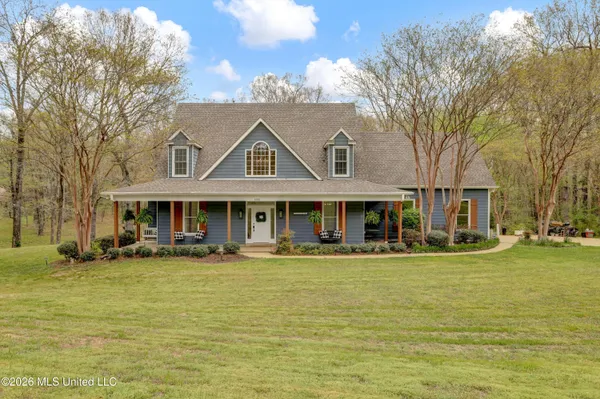 $425,000 | 6180 Rolling Hills Drive, Olive Branch, MS 38654
