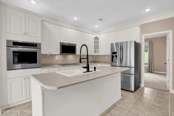 $425,000 | 6180 Rolling Hills Drive, Olive Branch, MS 38654