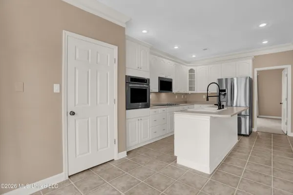 $425,000 | 6180 Rolling Hills Drive, Olive Branch, MS 38654