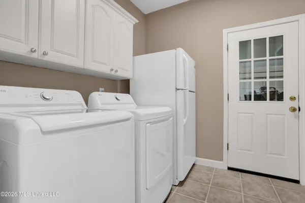 $425,000 | 6180 Rolling Hills Drive, Olive Branch, MS 38654