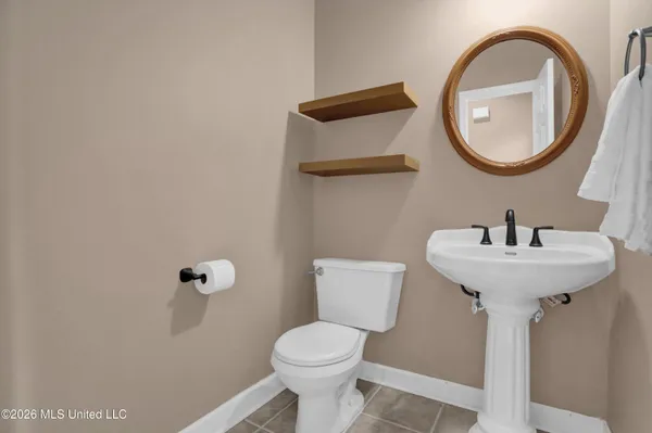 $425,000 | 6180 Rolling Hills Drive, Olive Branch, MS 38654