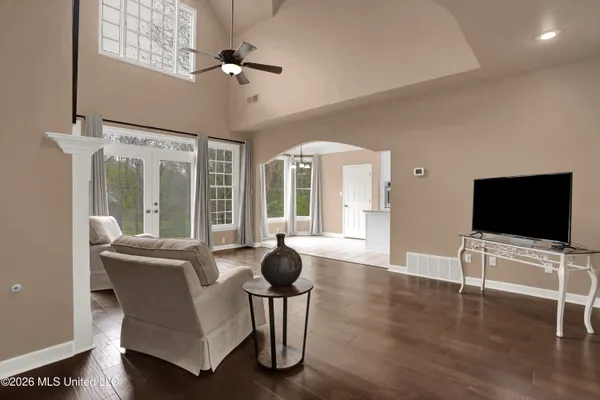 $425,000 | 6180 Rolling Hills Drive, Olive Branch, MS 38654