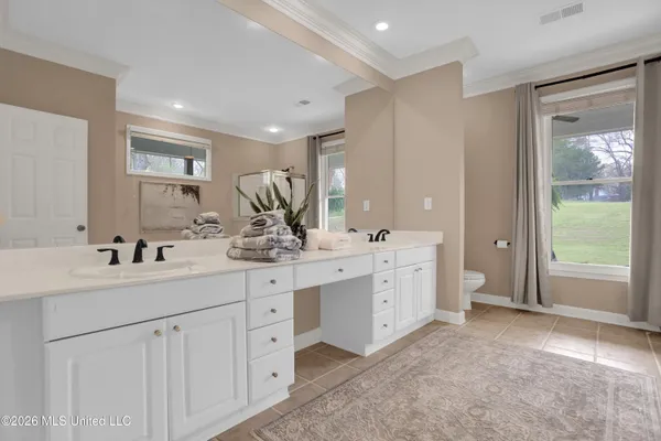 $425,000 | 6180 Rolling Hills Drive, Olive Branch, MS 38654