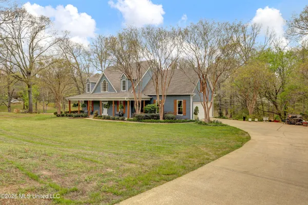 $425,000 | 6180 Rolling Hills Drive, Olive Branch, MS 38654