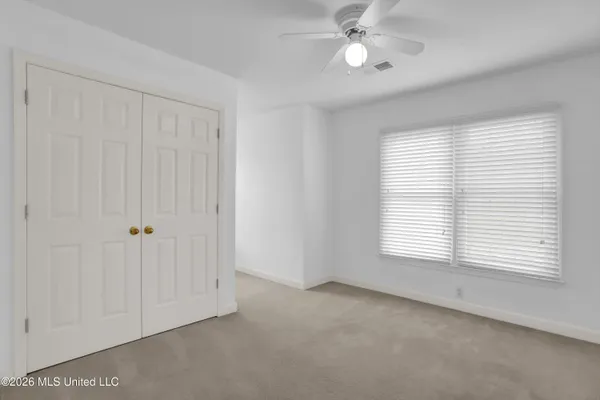 $425,000 | 6180 Rolling Hills Drive, Olive Branch, MS 38654