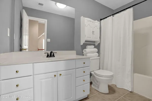 $425,000 | 6180 Rolling Hills Drive, Olive Branch, MS 38654