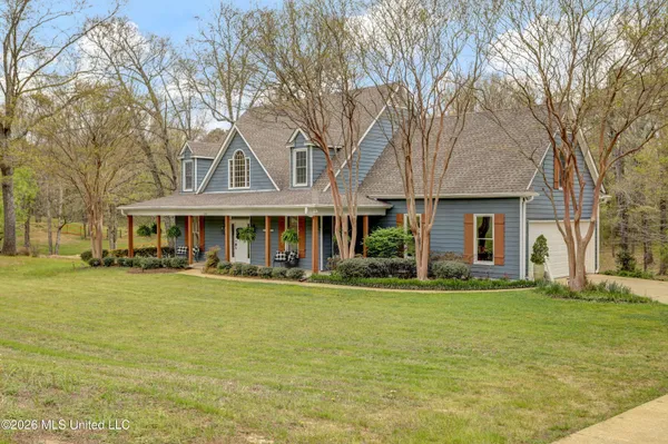 $425,000 | 6180 Rolling Hills Drive, Olive Branch, MS 38654