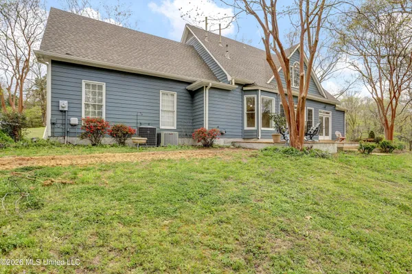 $425,000 | 6180 Rolling Hills Drive, Olive Branch, MS 38654