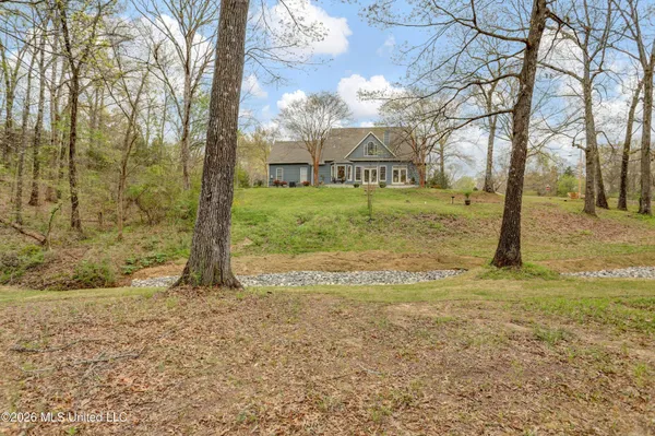 $425,000 | 6180 Rolling Hills Drive, Olive Branch, MS 38654