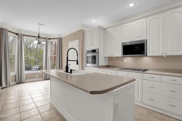 $425,000 | 6180 Rolling Hills Drive, Olive Branch, MS 38654