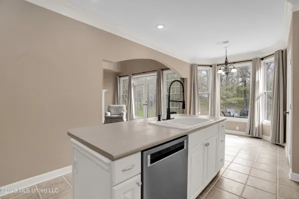 $425,000 | 6180 Rolling Hills Drive, Olive Branch, MS 38654