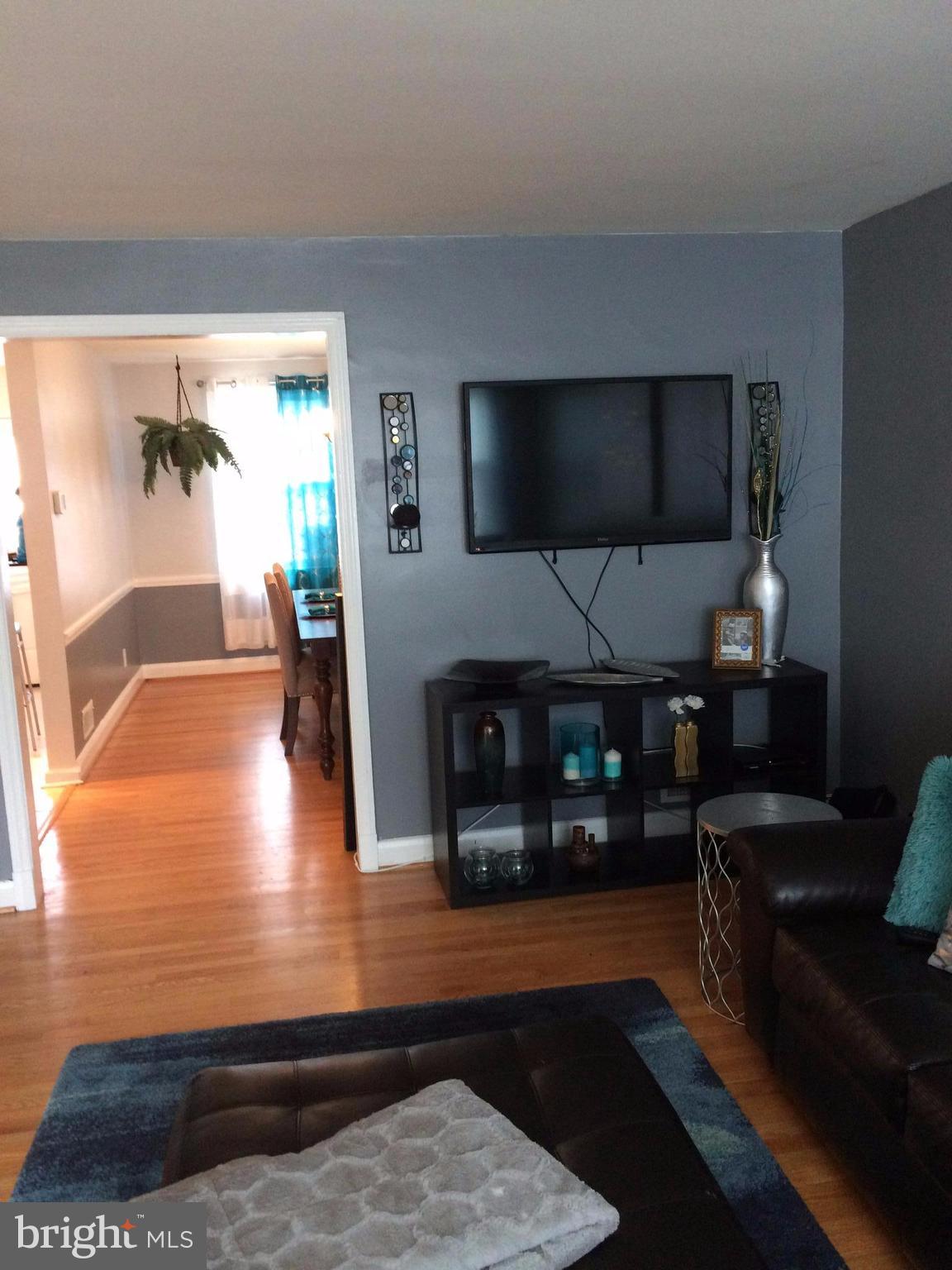 1522 Medford Road Baltimore, MD 21218 - Photo 4 of 13 Living Room