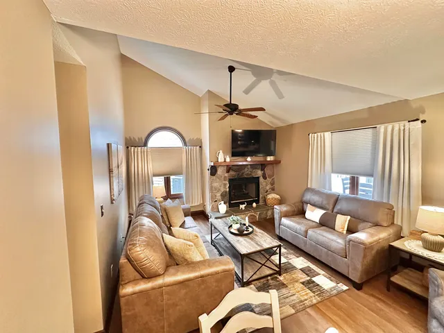 $399,900 | 1537 North Oakhill Drive, South Bend, IN 46637