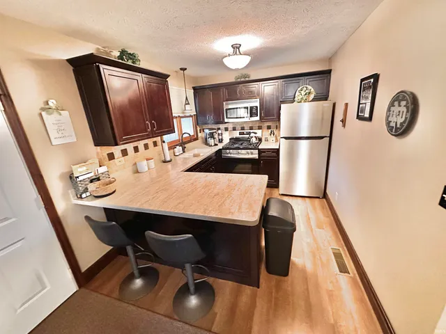 $399,900 | 1537 North Oakhill Drive, South Bend, IN 46637