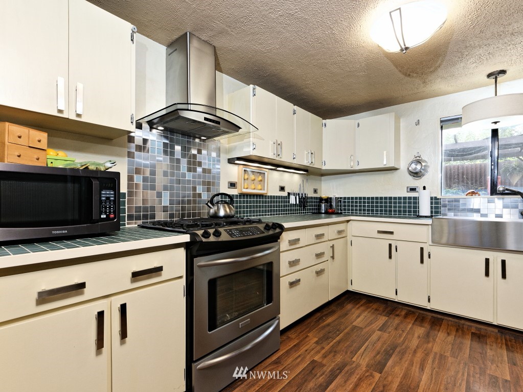 61 Southeast Bayview Road Shelton, WA 98584 - Photo 3 of 25 Gallery Image 3