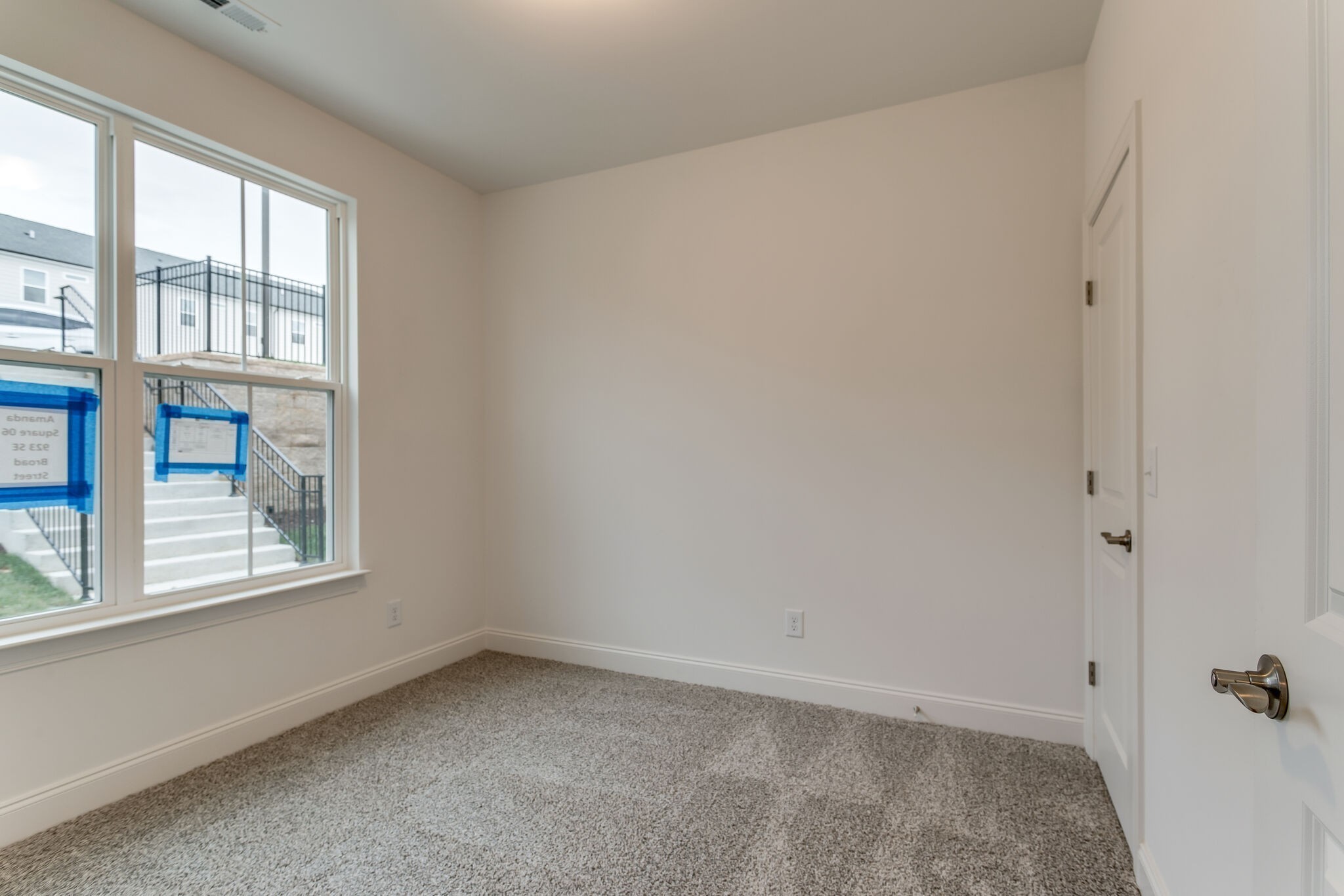 923 Southeast Broad Street, Unit B2 Murfreesboro, TN 37130 - Photo 22 of 32 an empty room with a window